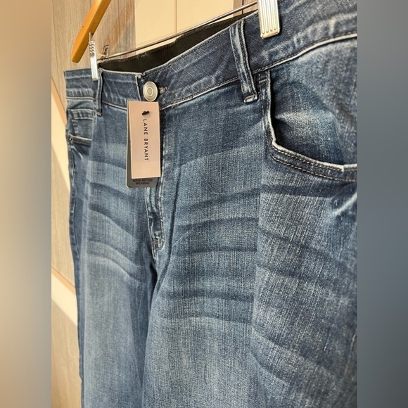 B10.20. NWT Lane Bryant VENEZIA MID-RISE Straight Bloom Wash 24 - Picture 5 of 6